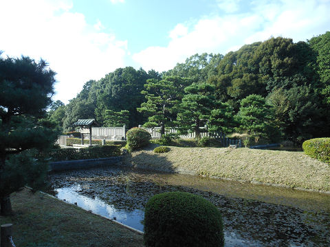 佐紀石塚山古墳（奈良県・奈良市）、第十三代成務天皇「狹城盾列池後陵」の遠景 - ぶっちゃけ古事記