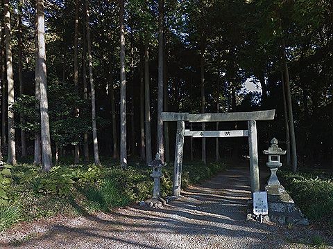元伊勢「阿佐加藤方片樋宮」の伝承が残る阿射加神社(松坂市小阿坂町)