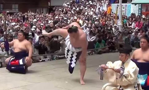 横綱・白鵬の神社や寺院での奉納土俵入りまとめ - 恒例の明治神宮から、靖国、宇佐、鹿島などのキャプチャー