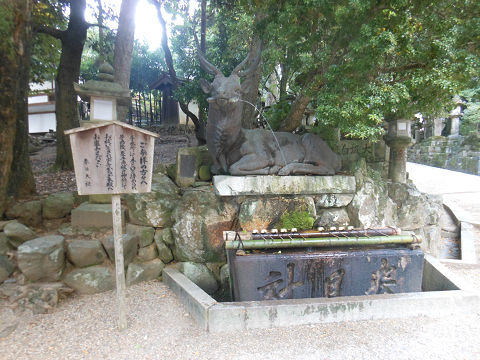 春日大社、境内にある鹿像、もといアメノカクノカミの銅像 - ぶっちゃけ古事記