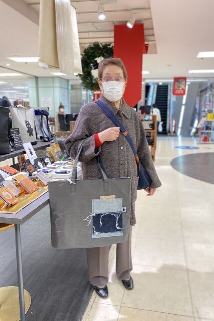 98337420-DBF8-410C-AB78-789DB359F19A