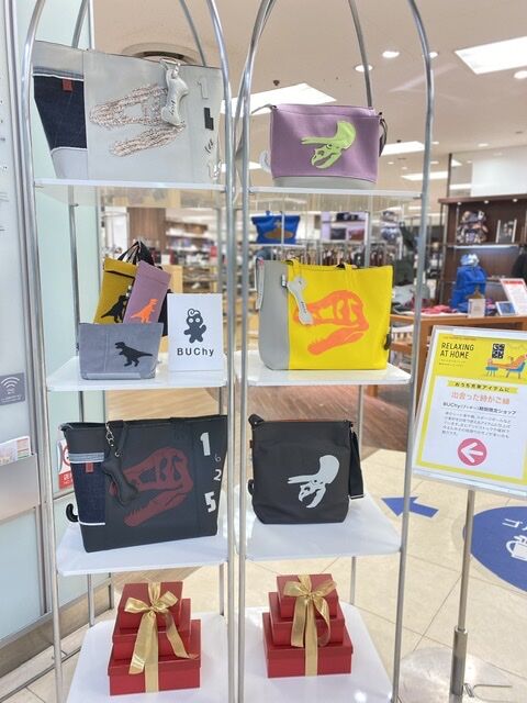 9E02EC17-E6B2-4FB4-B8C8-CF0A8211A46F