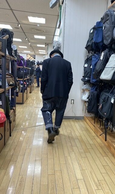 F6EABA0B-250F-4C3A-B497-FDD025165FAF