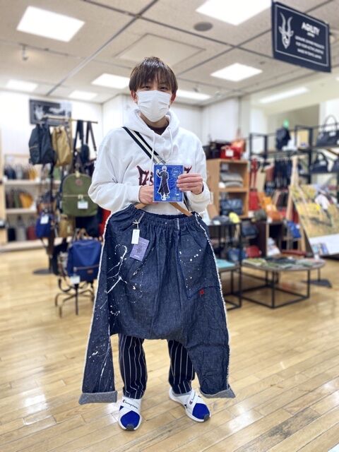 B5FA4F44-B7F1-403E-AA47-7FA2895F1763