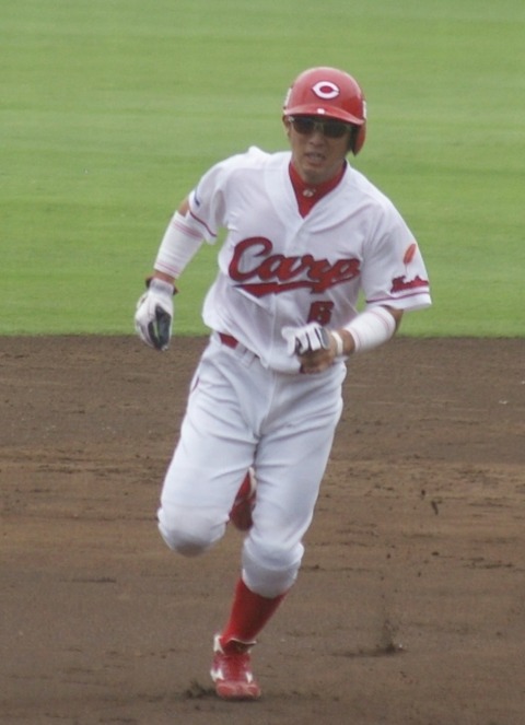 梵英心(遊)　2010年　打率.306　13本　43盗塁　OPS.815　GG賞