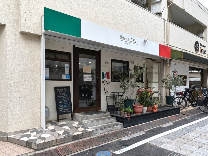 01buonaeri041802576