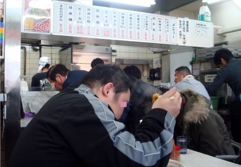 新福菜館の店内