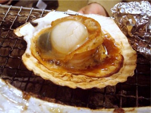 活ホタテの殻焼き-中野ウロコ本店