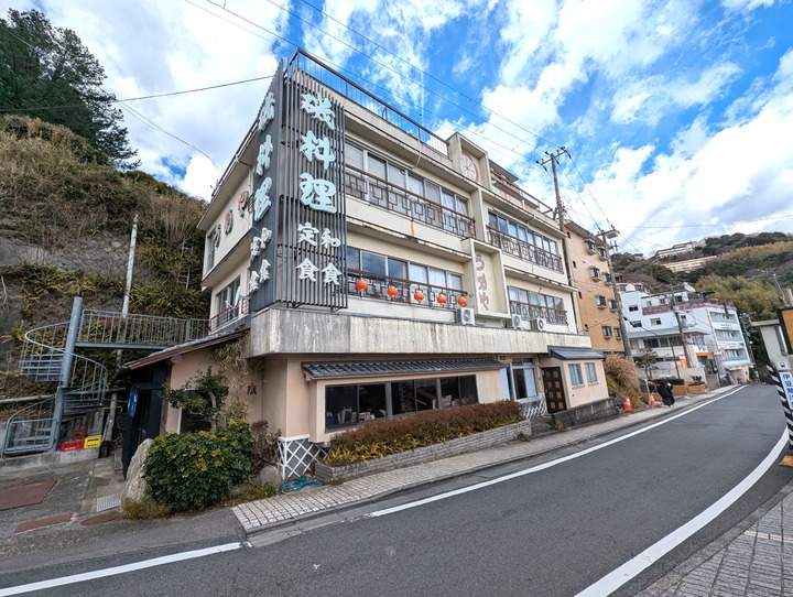 52umeya032302001