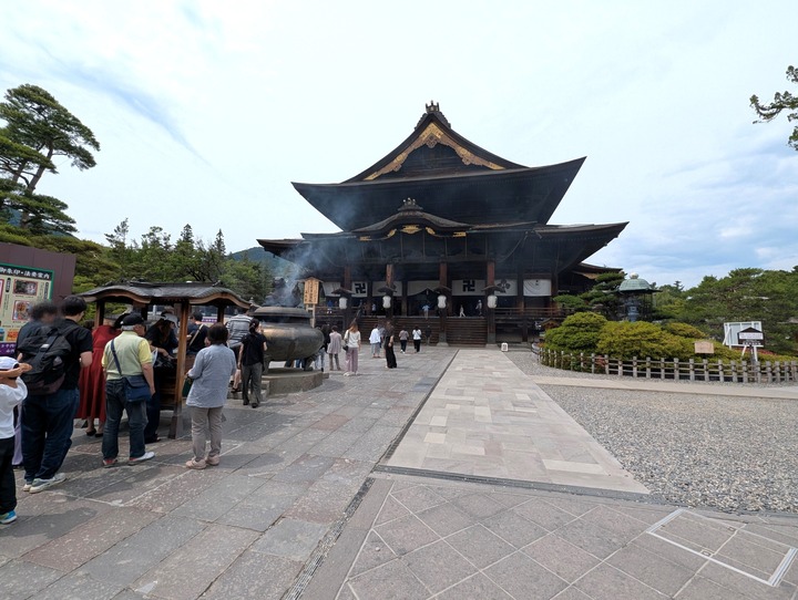 95zenkoji042802960
