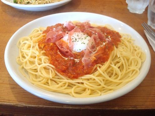 オリエントスパゲティ@中野-仏産生ハムと半熟卵をのせたポルチーニ入りのトマトソース