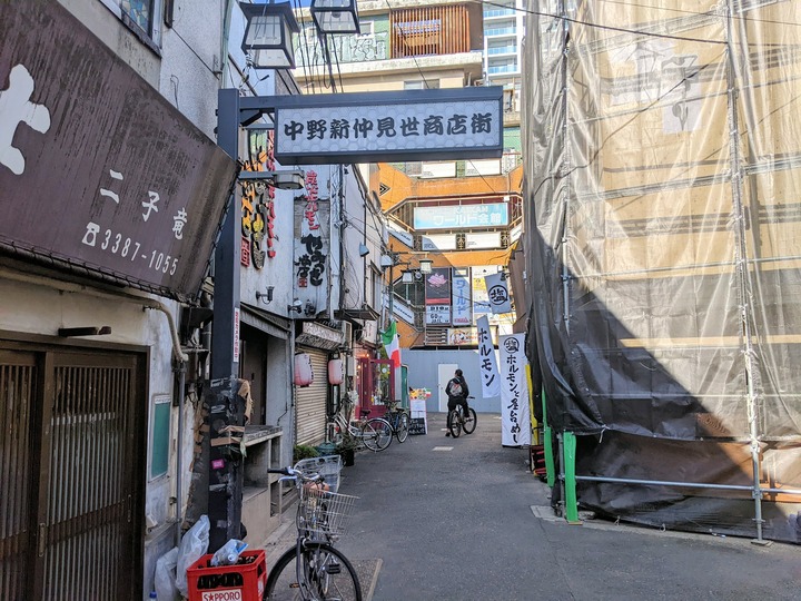 01koike040218845