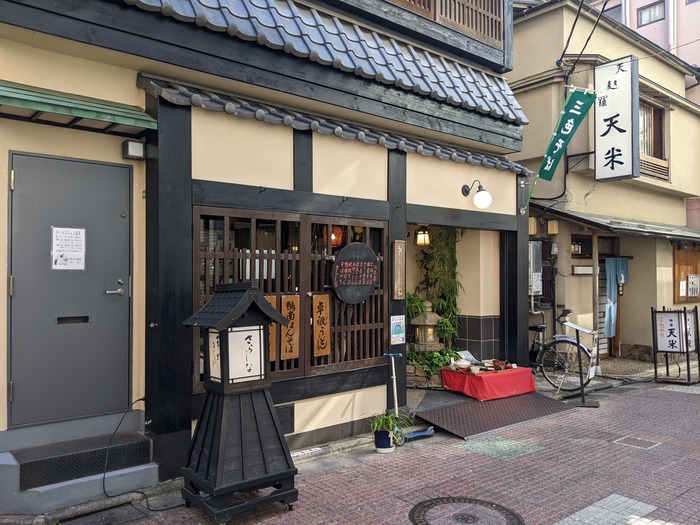 52sarakita041940540