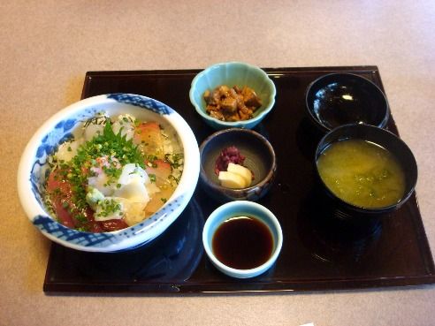 車屋別館＠新宿-おまかせ刺身丼