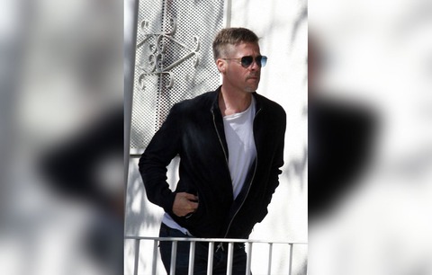 http://i2.wp.com/radaronline.com/wp-content/uploads/2017/03/brad-pitt-angelina-jolie-divorce-skinny-weight-loss07.jpg