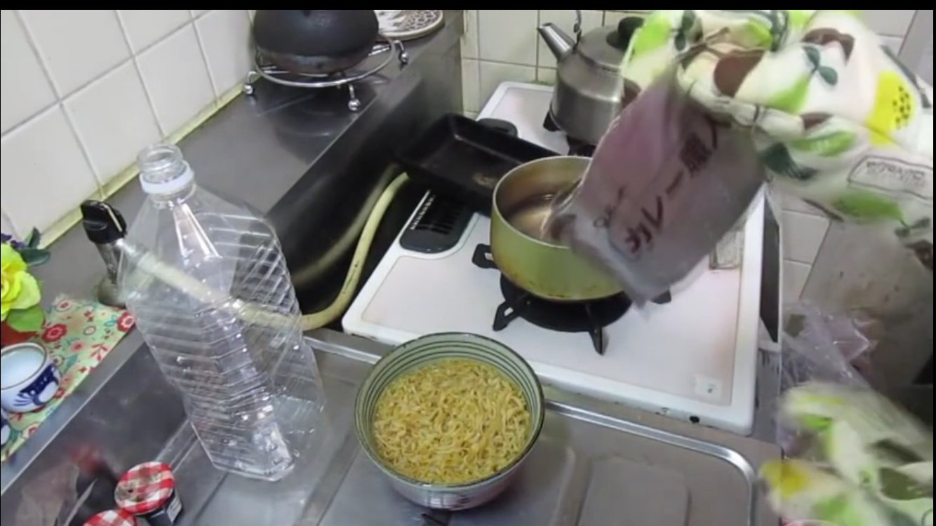 Syamu チキンラーメン作った後にカレーあたためますｩｩｩｩｩ ぶん速 ﾟ ﾟ