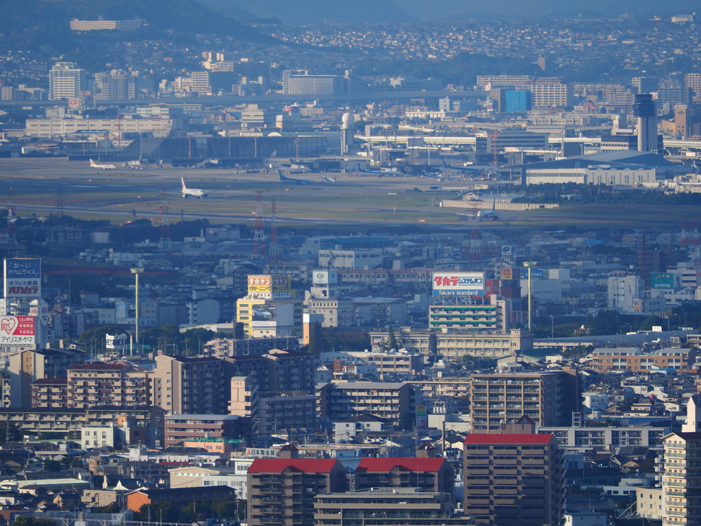 梅田スカイビル 空中庭園から見る景色 北摂の混沌