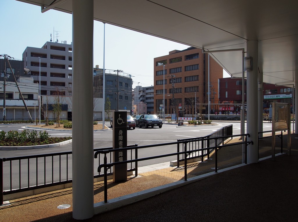 Jr岸辺駅南口 新ロータリーを覗く 北摂の混沌