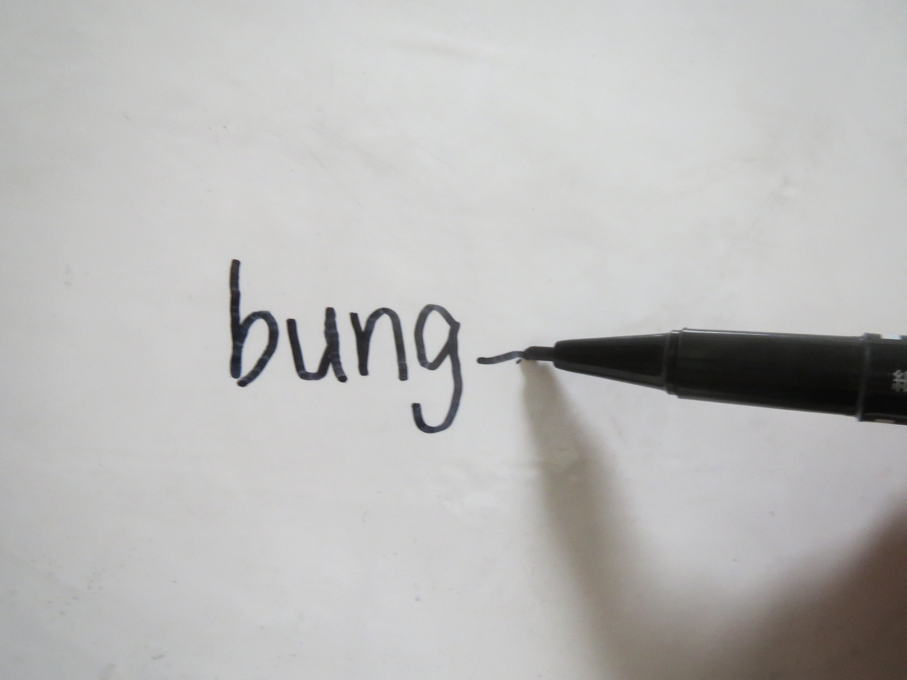 しまった ホワイトボードに油性ペンで書いてしまったときは Bung 16 しまった ホワイトボードに油性ペンで書いてしまったときは Bung 16