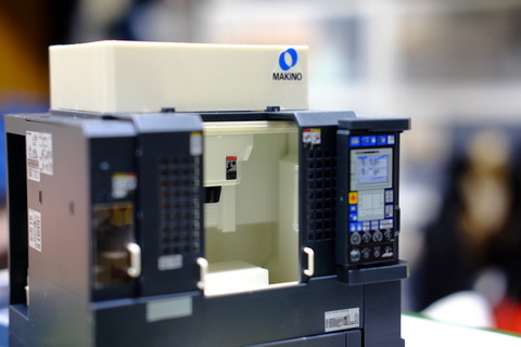 MAKINO V33i プラモデルキット 立形マシニングセンタ MAKINO V33i (プラモデル) - ホビーサーチ