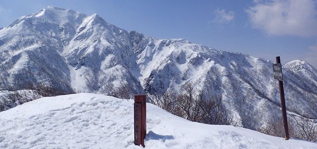 s-P3121395甲子山山頂から旭岳