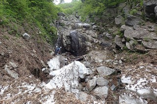 s-74衝立前沢の下降・懸垂P6061378