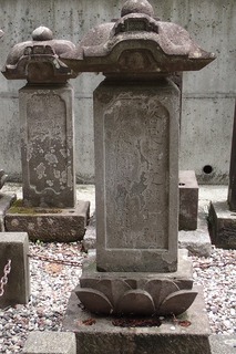 s-10元杢網夫妻の墓01