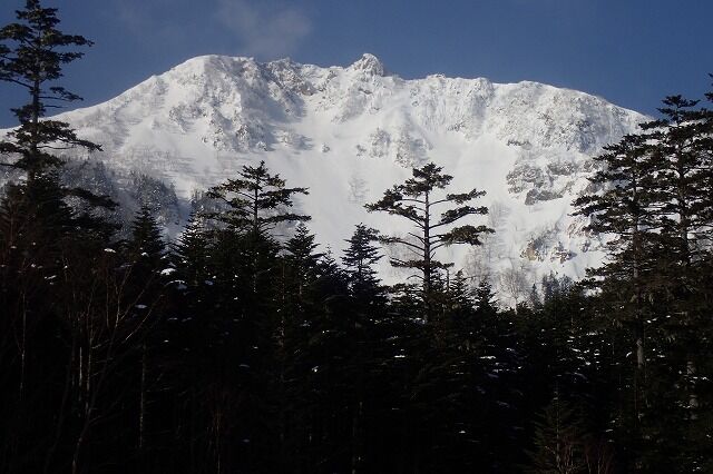 s-07-天狗岳東壁遠望P2211430