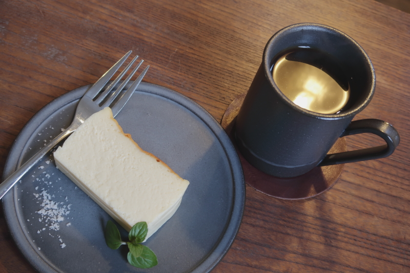 ぶらり チーズケーキ ホットコーヒー 交点 喫茶と日々を暮らすこと 秋田市 カメラを持ってぶらりと散歩 ぶらり チーズケーキ ホットコーヒー 交点 喫茶と日々を暮らすこと 秋田市 カメラを持ってぶらりと散歩