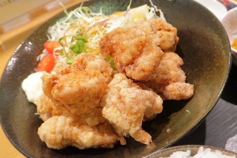 ぶらり、合い盛り唐揚げ定食@小料理 Sama Sama【大仙市】