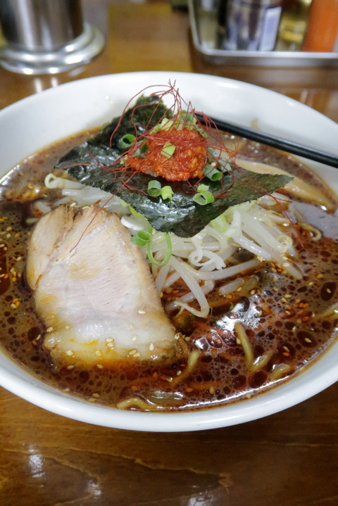 ぶらり、辛口黒醤らーめん&肉入野菜炒め@らーめん へのかっぱ【横手市】