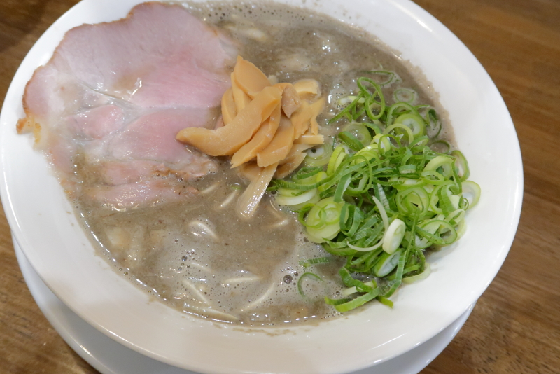 ぶらり、煮干し1.5倍増しラーメン@博多豚骨 門濱屋【大仙市】 : カメラ