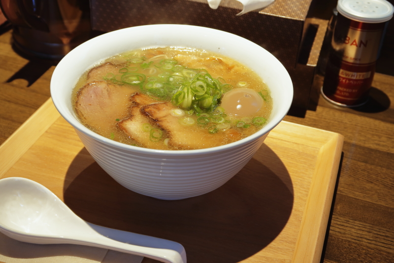 ぶらり 稲庭中華そば 正油 特製トッピング Bassoどりるまん 蔵しこ 羽後町 カメラを持ってぶらりと散歩