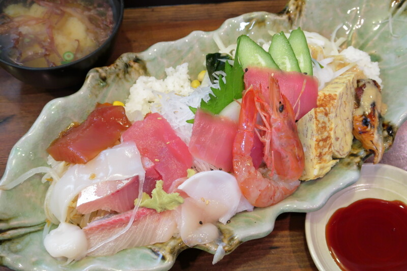 ぶらり メガ海鮮ちらし みどり寿司 秋田市 カメラを持ってぶらりと散歩