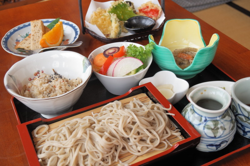 ぶらり ふじたのおまかせセット 手打ちそばの店 Sobaふじた 秋田市 カメラを持ってぶらりと散歩