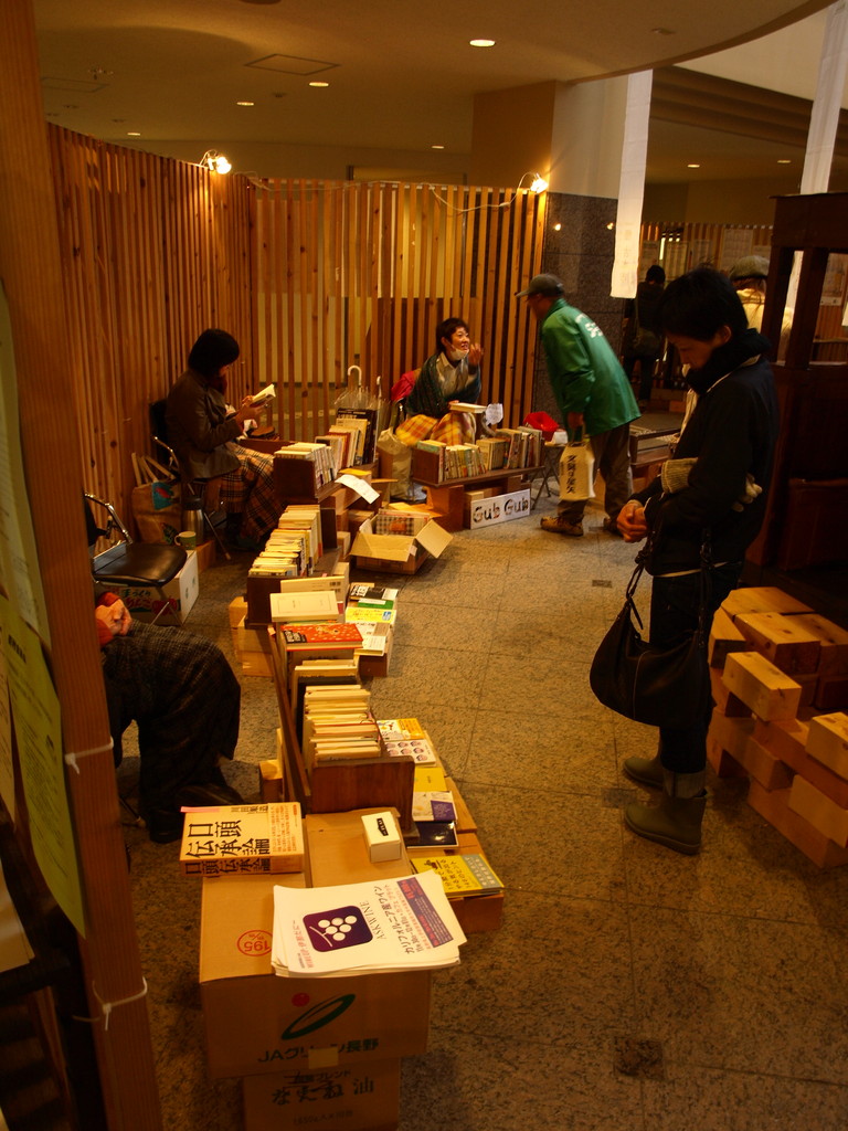 伊那市図書館で一反木綿に会う ブラリひょうたんから駒
