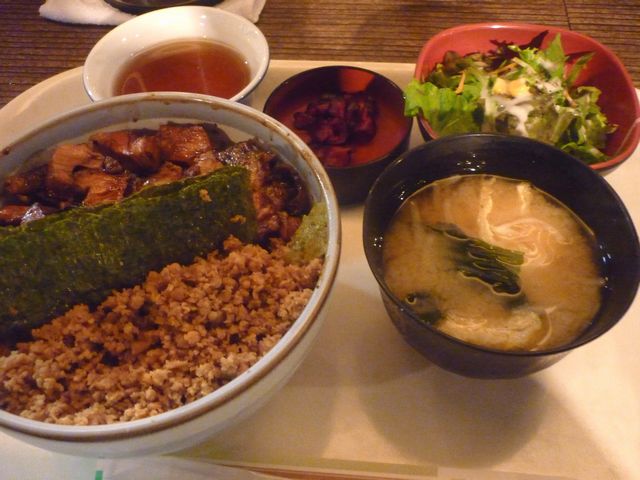 ワンランク上の直火焼きのきじ焼き丼 田町 鳥一代 山手線田町駅 東京 星島センベロぶらり ワンランク上の直火焼きのきじ焼き丼 田町 鳥一代 山手線田町駅 東京 星島センベロぶらり