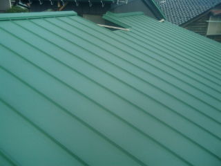 カラーステンレス製の屋根 外壁 屋根の相談室 ブリキンながい