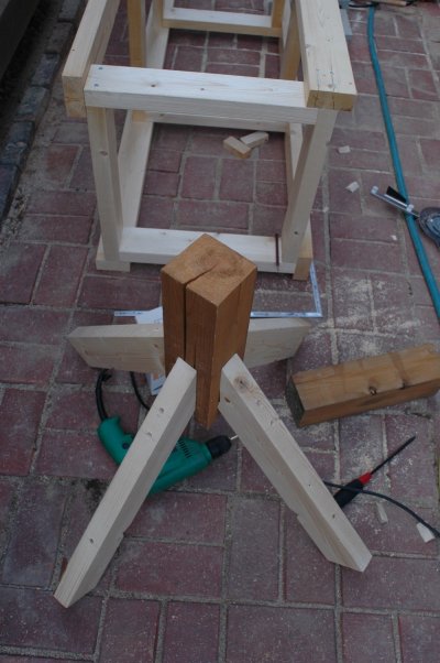 木製のオベリスクを作る 完成編 木漏れ日のさすガーデン