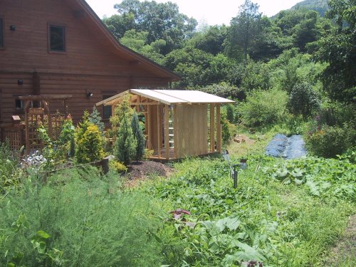 庭小屋を建てる コンパネ貼り編 山里の暮らし