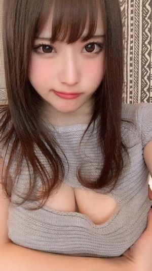 パイズリホールにムラムラ不可避なおっぱいニット＆セーター女子画像！