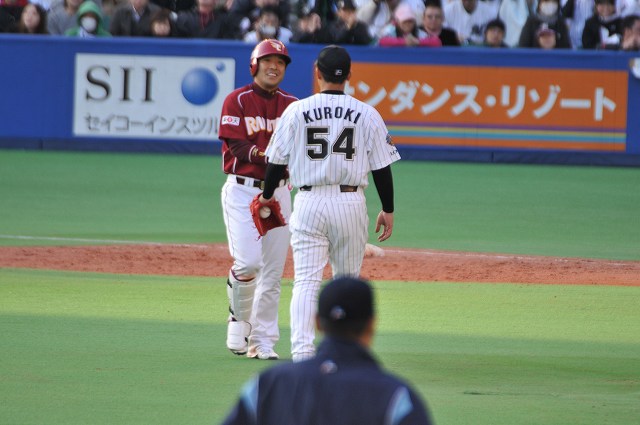 がっちりと握手