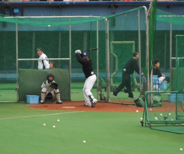 打撃練習では柵越え連発のズレータ