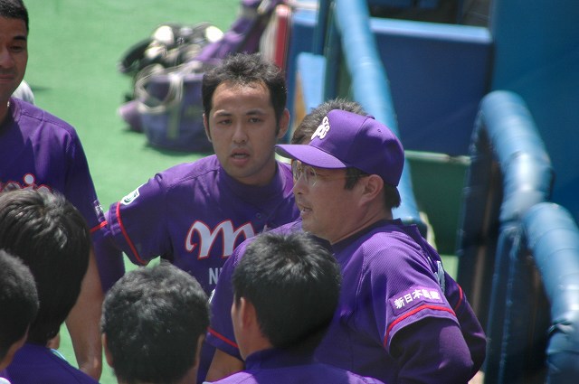 試合前の円陣で檄を飛ばす神