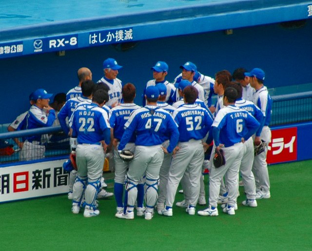 円陣を組む西武ナイン