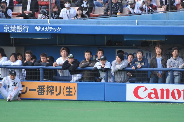 見守る選手たち3