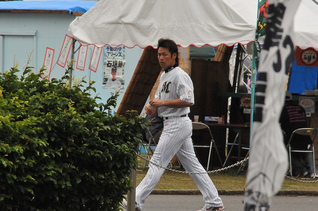 休憩に向かう竹原