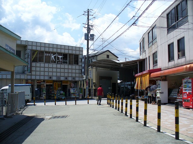 清荒神駅駅前広場