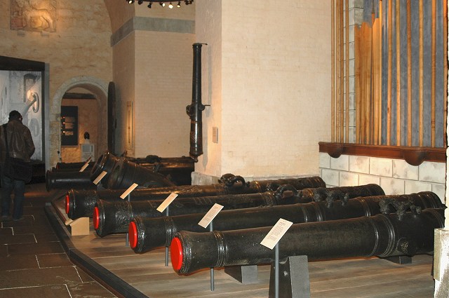 ホワイトタワーの展示物 大砲