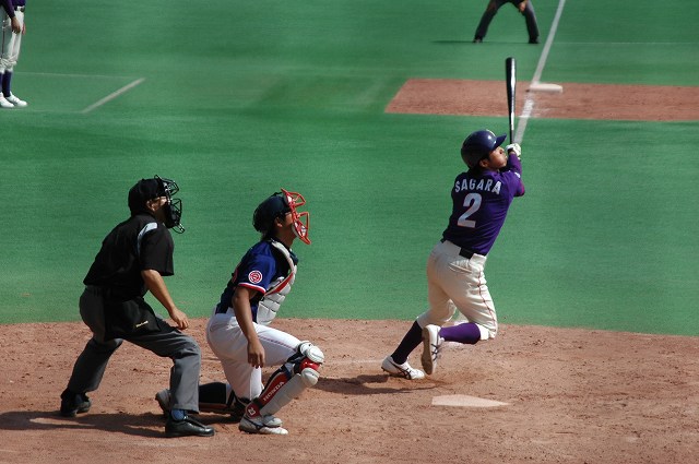 相良タイムリーを放つ